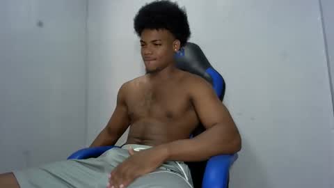 Snapshot of black_dicck chatting on May 19, 3:40 pm tu morenito online show from May 19, 3:40 pm