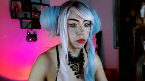 Snapshot of black_lady_05 chatting on February 11, 5:16 am millie online show from February 11, 5:16 am