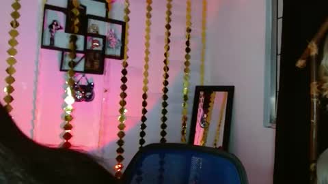 Snapshot of black_lady_05 chatting on February 23, 3:13 am millie online show from February 23, 3:13 am