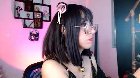 Snapshot of black_lady_05 chatting on November 12, 12:22 am millie online show from November 12, 12:22 am