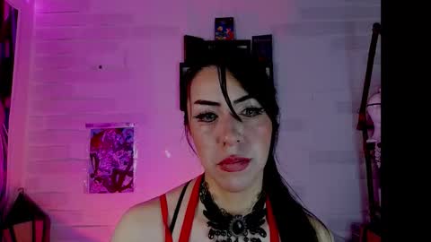 Snapshot of black_lady_05 chatting on February 14, 3:47 am millie online show from February 14, 3:47 am