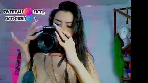 Snapshot of black_lady_05 chatting on March 2, 5:08 am millie online show from March 2, 5:08 am