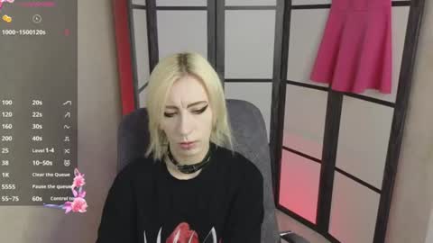 Snapshot of black_orchides chatting on June 19, 8:29 am Emily online show from June 19, 8:29 am