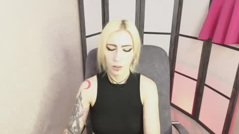 Snapshot of black_orchides chatting on July 17, 8:32 am Emily online show from July 17, 8:32 am