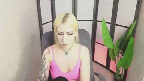 Snapshot of black_orchides chatting on July 19, 10:52 am Emily online show from July 19, 10:52 am