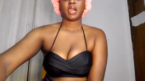 Snapshot of black_paanther chatting on June 28, 9:04 am black_paanther online show from June 28, 9:04 am
