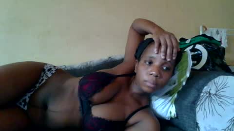 Snapshot of black_queen0111254 chatting on July 2, 11:49 am Blackqueen online show from July 2, 11:49 am