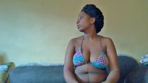 Snapshot of black_queen0111254 chatting on July 10, 10:40 am Blackqueen online show from July 10, 10:40 am
