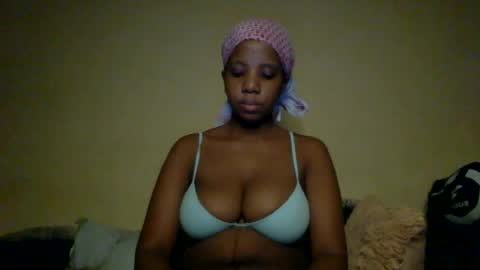 Snapshot of black_queen0111254 chatting on July 14, 1:52 am Blackqueen online show from July 14, 1:52 am