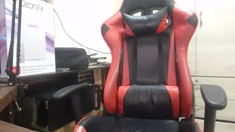 Snapshot of black_shatb chatting on February 19, 2:24 pm Black online show from February 19, 2:24 pm