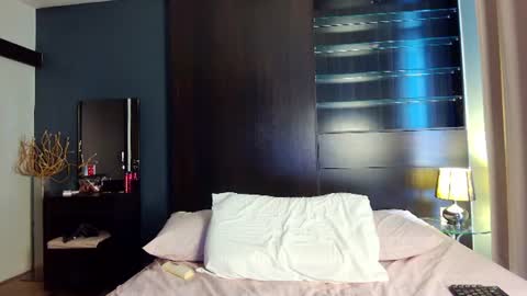 Snapshot of blackd0ll chatting on June 25, 6:07 am Angye online show from June 25, 6:07 am
