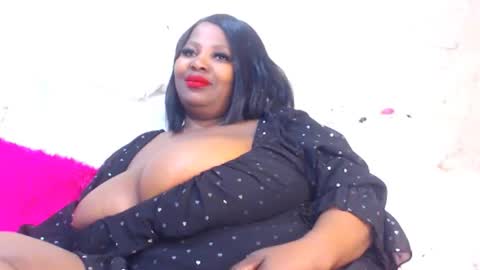 Snapshot of blackladyqx82 chatting on June 6, 9:41 pm blackladyqx82 online show from June 6, 9:41 pm
