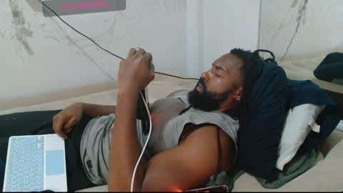 Snapshot of blackmuscles77 chatting on June 2, 10:17 am blackmuscles77 online show from June 2, 10:17 am