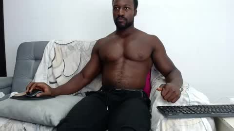 Snapshot of blacknikes chatting on April 18, 3:10 am Twtter 1MikeBeckford Onlyfns beckfordmike online show from April 18, 3:10 am
