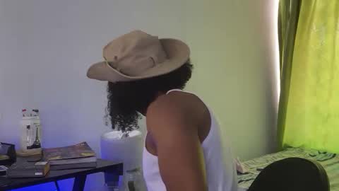Snapshot of blackpiece26 chatting on May 9, 6:35 pm blackpiece26 online show from May 9, 6:35 pm