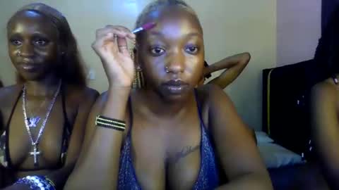 Snapshot of blackqueen2030_ chatting on May 25, 6:08 am blackqueen2030 online show from May 25, 6:08 am