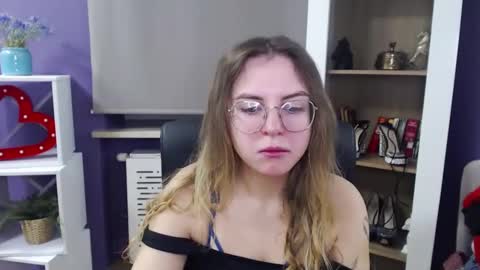 Z O E Y online show from December 2, 5:37 am
