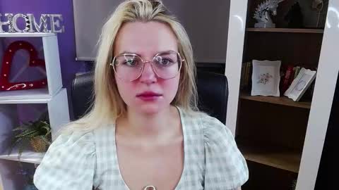 Z O E Y online show from February 4, 5:46 am