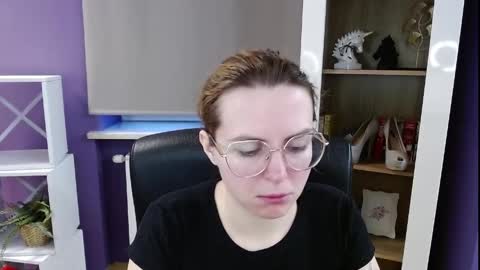 Z O E Y online show from April 7, 4:35 am