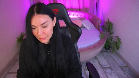 blacksilkqueen online show from November 20, 8:25 am