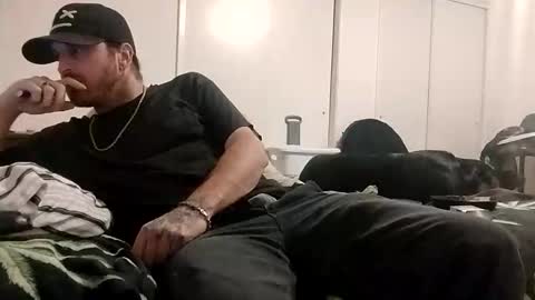 Snapshot of blahblam420 chatting on October 29, 7:10 am blahblam420 online show from October 29, 7:10 am