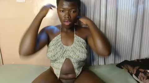 Snapshot of blair_sue chatting on April 28, 1:27 pm love online show from April 28, 1:27 pm