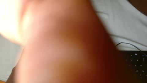 Snapshot of blair_sue chatting on May 1, 2:05 am love online show from May 1, 2:05 am