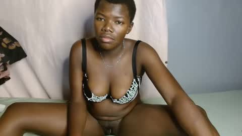 Snapshot of blair_sue chatting on May 6, 10:48 pm love online show from May 6, 10:48 pm