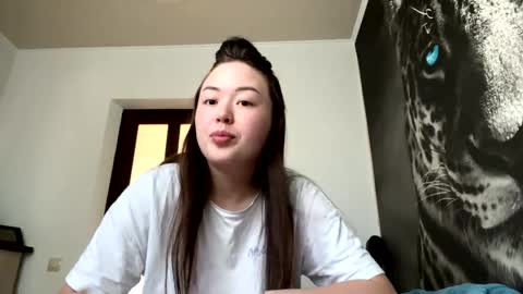Hana  online show from June 8, 2:01 am