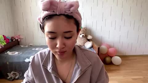 Snapshot of blairstassen chatting on March 22, 6:39 am Mila online show from March 22, 6:39 am