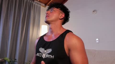 Snapshot of blake_levi chatting on December 4, 10:19 pm Blake Levi Independent Model online show from December 4, 10:19 pm