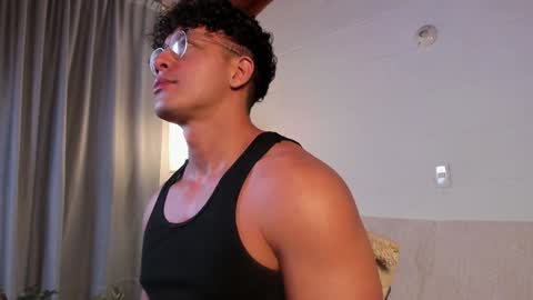 Snapshot of blake_levi chatting on December 27, 1:43 am Blake Levi Independent Model online show from December 27, 1:43 am