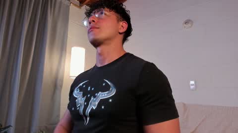 Snapshot of blake_levi chatting on January 2, 1:06 am Blake Levi Independent Model online show from January 2, 1:06 am