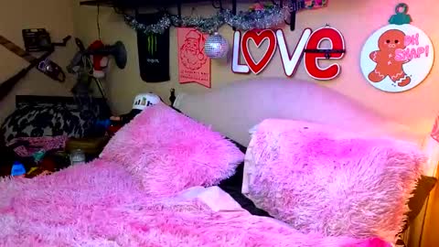 Snapshot of blakelytgirl chatting on December 17, 2:22 pm Blakely Morningstar online show from December 17, 2:22 pm