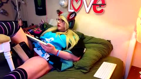 Snapshot of blakelytgirl chatting on January 22, 8:29 am Blakely Morningstar online show from January 22, 8:29 am