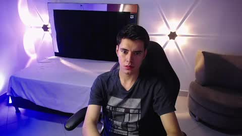 Snapshot of blakzen_ chatting on June 25, 4:01 am Blakzen online show from June 25, 4:01 am