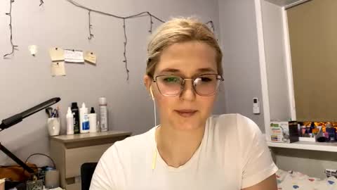 Snapshot of blancaesbensen chatting on November 11, 4:07 pm Nicole online show from November 11, 4:07 pm