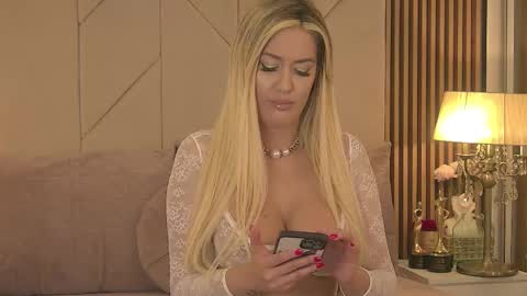 Snapshot of blanchesummer chatting on December 20, 2:35 pm Blanche online show from December 20, 2:35 pm