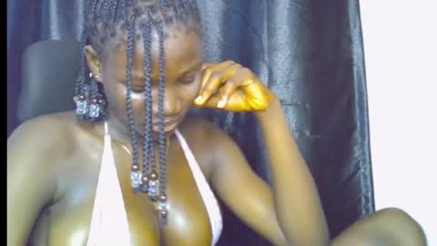 Snapshot of blaq_melanin chatting on May 5, 7:49 am nikky00 online show from May 5, 7:49 am