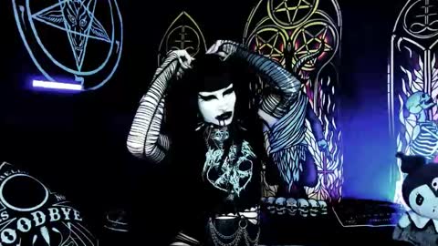   online show from October 23, 8:24 am