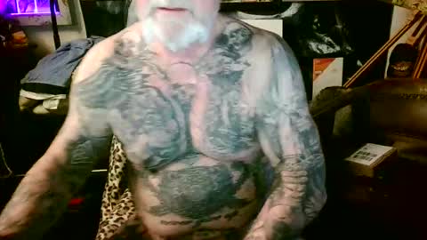 Snapshot of blindsurfer780299 chatting on March 22, 5:44 am blindsurfer780299 online show from March 22, 5:44 am