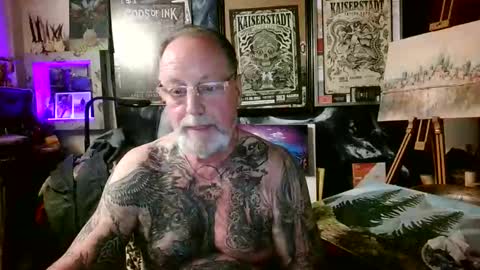 Snapshot of blindsurfer780299 chatting on April 5, 10:18 pm blindsurfer780299 online show from April 5, 10:18 pm
