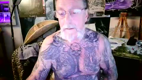 Snapshot of blindsurfer780299 chatting on July 4, 4:40 am blindsurfer780299 online show from July 4, 4:40 am