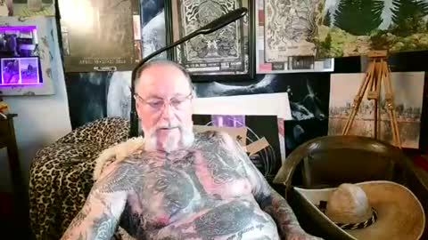 Snapshot of blindsurfer780299 chatting on July 14, 8:41 am blindsurfer780299 online show from July 14, 8:41 am