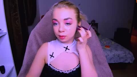 Nicole online show from December 5, 12:36 pm