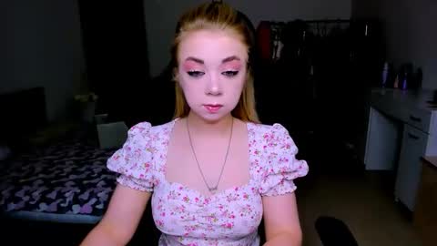 Snapshot of blinkofeyess chatting on May 31, 1:29 pm Nicole online show from May 31, 1:29 pm