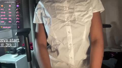 bloggirllaurel online show from March 19, 5:39 pm