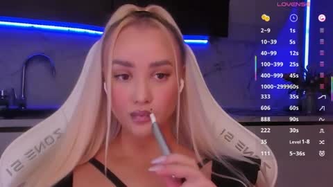 Snapshot of blond_diamond chatting on June 17, 5:10 am Lana online show from June 17, 5:10 am