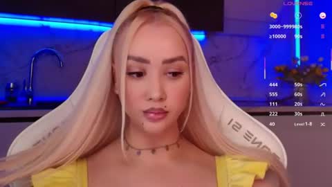 Snapshot of blond_diamond chatting on July 4, 4:40 am Lana online show from July 4, 4:40 am