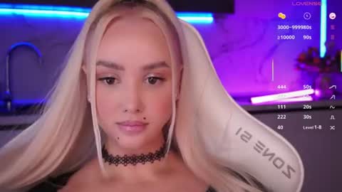 Snapshot of blond_diamond chatting on July 25, 4:59 pm Lana online show from July 25, 4:59 pm